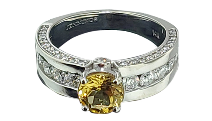 square diamond surrounded by melee diamonds ring